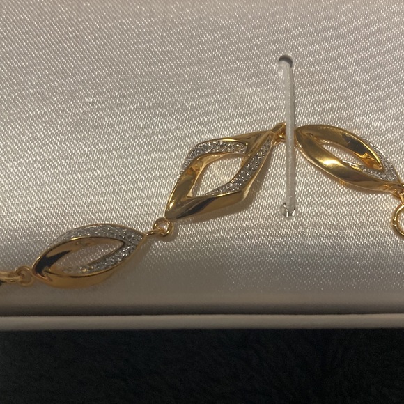 Tradition diamond 0.005ct.t.w. Gold plate bracelet - Picture 2 of 3